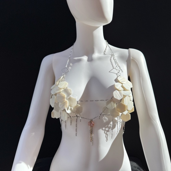 Unique Shell Statement Necklace - Picture 5 of 7